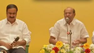 என்னை சந்திக்க பனையூருக்கு வாங்க! ராமதாஸ் முன்பே மைக்கை தூக்கி போட்ட அன்புமணி 