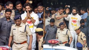  நடிகர் அல்லு அர்ஜுன் விடுதலை! ஜாமீன் கிடைத்ததையடுத்து சிறையிலிருந்து வெளியே வந்தார் 