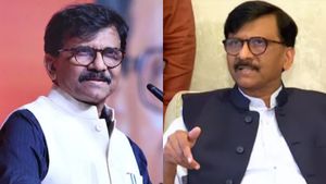 மும்பை மாநகராட்சியில் மட்டும் தனித்து போட்டி.. காங்கிரஸ், தேசியவாத காங்கிரஸை உதறும் உத்தவ் சிவசேனா! 