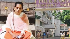 கன்னியாகுமரி எஸ்பி ஆபிஸ் வாசலில், காதலனுக்காக நள்ளிரவில் கடலூர் பெண் செய்த காரியம்.. ஆடிப்போன போலீஸ் 