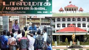 டாஸ்மாக்கை திறந்து வச்சிட்டு..டிவியில் குடி குடியை கெடுக்கும் என விளம்பரம் ஏன்? விளாசிய நீதிபதிகள்
