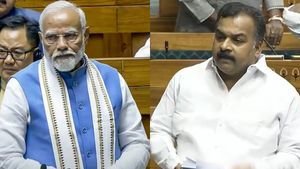  புயலில் தமிழகமே தத்தளிக்க 'சினிமா' பார்த்த மோடி- லோக்சபாவில் வெளுத்தெடுத்த மாணிக்கம் தாகூர்! 