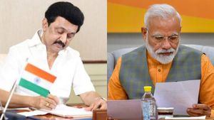 ஃபெஞ்சல் புயல் 14 மாவட்டங்களை சூறையாடிருச்சு.. ரூ.2,000 கோடி கேட்டு பிரதமர் மோடிக்கு ஸ்டாலின் கடிதம் 