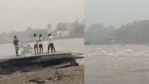 எங்க இங்க இருந்த பாலத்தை காணோம்? அமைச்சர் எ.வ.வேலு திறந்த 90வது நாளிலேயே தண்ணீரில் கரைந்துபோன சோகம்