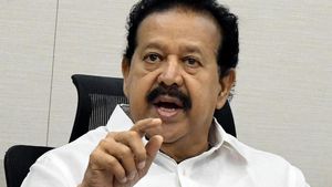 வெள்ள பாதிப்பை பார்வையிட சென்ற.. பொன்முடி மீது சகதி வீச்சு! விசாரணையை தீவிரப்படுத்துகிறது போலீஸ் 