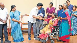 தமிழக அரசு மாற்றுத்திறனாளிகளுக்கு தரும் சூப்பர் வாகனம்.. எப்படி பெறுவது? கடலூர் கலெக்டர் குட்நியூஸ் 