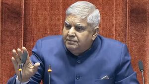 ஜெகதீப் தன்கருக்கு எதிராக நம்பிக்கையில்லா தீர்மானம்.. ஒரே குரலாக எதிர்க்கட்சிகள்.. என்ன காரணம்? 