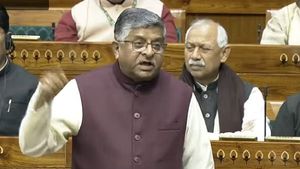 சாவர்க்கரை விமர்சிப்பதா? ராகுல் காந்தியை அந்தமான் ஜெயிலுக்கு கூட்டிட்டு போகனும்.. ரவிசங்கர் பிரசாத்! 