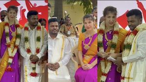  கஜகஸ்தானையும் கடலூரையும் இணைத்த காதல்..கம்யூனிஸ்ட் மேடையில் நடந்த கல்யாணம்! வாழ்த்துங்க பிரண்ட்ஸ்
