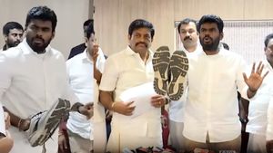 சாட்டை அடி போராட்டத்தை அறிவித்த அண்ணாமலை! அண்ணா பல்கலை. விவகாரம்! செருப்பு போட மாட்டேன் எனவும் சபதம் 