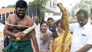  அண்ணாமலை அடித்துக் கொண்ட சாட்டை மாறியதா? முதலில் கொண்டு வந்தது எங்கே? நெட்டிசன்கள் விமர்சனம் 