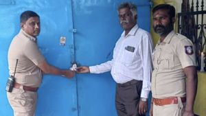  உடை மாற்றும் அறையில் அதிர்ச்சி.. மூன்றாம் கண் வழியாக பார்த்த மீரான்! போலீஸ் எடுத்த அதிரடி ஆக்சன்!