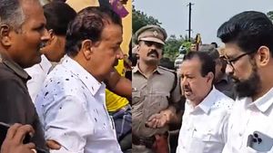 அமைச்சர் பொன்முடி மீது சேற்றை வாரி இறைத்த மக்கள்.. கலெக்டரையும் விடலையே.. விழுப்புரத்தில் பரபரப்பு 