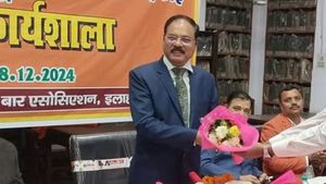 வெறுப்பு பேச்சு.. அலகாபாத் உயர்நீதிமன்ற நீதிபதியை பணி நீக்க கோரி எதிர்க்கட்சிகள் தீர்மானம்!