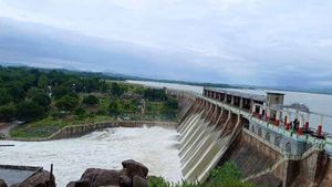 கொட்டி தீர்க்கும் கனமழை.. சாத்தனூர் அணையிலிருந்து 13,000 கனஅடி நீர் வெளியேற்றம்! 