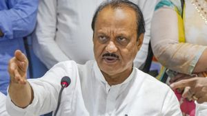 துணை முதல்வரான மறுநாளே.. பறிமுதல் செய்யப்பட்ட அஜித் பவாரின் ரூ.1,000 கோடி சொத்துகள் விடுவிப்பு! 