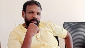  என்னங்க நடக்குது.. நெல்லையில் பட்டப்பகலில் நடந்த கொடூரம்! கோர்ட்டில் கொலையான மாயாண்டி! பறந்த கண்டனம்
