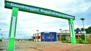 பாதியில் நிற்கும் வெள்ளலூர் பேருந்து நிலையம் கட்டிடத்தில் சூப்பர் மாற்றம்.. வருகிறது காய்கறி சந்தை 