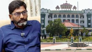  கஞ்சா வழக்கில் அதிரடி கைது.. சவுக்கு சங்கருக்கு நிபந்தனை ஜாமீன்! மதுரை நீதிமன்றம் போட்ட கண்டிஷன்!