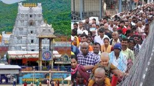 வியாழக்கிழமை! திருப்பதி ஏழுமலையானை துளசி மாலை அலங்காரத்தில் தரிசிக்க இத்தனை மணி நேரமா? 