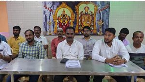 நாம் தமிழரின் 11 முக்கிய பொறுப்பாளர் விலகல்.. திருட்டு பழி சுமத்துவதாக பரபரப்பு குற்றச்சாட்டு 