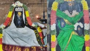  தோல் நோய் தீர்க்கும் சந்திரசேகர சுவாமி.. இழந்ததை தரும் மானேந்தியவல்லி! குந்தவை கட்டிய கரூர் கோவில்