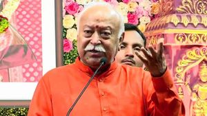 அயோத்தி போன்ற.. பிரச்சினையை எழுப்பி தலைவராகலாம் என சிலர் நினைக்கிறார்கள்! ஆர்எஸ்எஸ் தலைவர் தாக்கு 