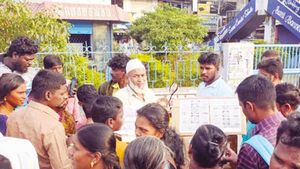 பழைய 1 ரூபாய் நாணயத்திற்கு 10 ஆயிரம் தருவதாக கடை திறந்த திருப்பத்தூர் வியாபாரி.. இறுதியில் ட்விஸ்ட் 