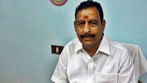 நாகையில் அரசு நிலம் ஆக்கிரமிப்பு.. ஓஎஸ் மணியன் எம்எல்ஏ மீது கலெக்டரிடம் திமுக நிர்வாகி புகார் 