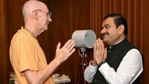 மகா கும்பமேளா நிகழ்வில்.. 50 லட்சம் பக்தர்களுக்கு இலவசமாக உணவு வழங்கும் அதானி குழுமம் - இஸ்கான்!
