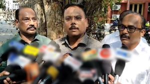 சமூக வலைதளத்தில் சர்ச்சை வீடியோ.. கோவையில் பிரபல ரவை நிறுவனத்தின் உரிமையாளர்கள் போலீசில் புகார்