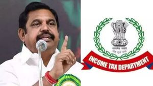  சுத்து போட்ட ஐ.டி அதிகாரிகள்.. எடப்பாடி பழனிசாமி உறவினர் நிறுவனங்களில் 3வது நாளாக தொடரும் ரெய்டு!