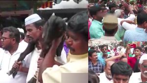 திருப்பரங்குன்றம் மலையில் ஆடு அறுக்க முயற்சி.. பள்ளிவாசல் நிர்வாகிகளை தடுத்த போலீஸ்.. என்ன நடந்தது? 