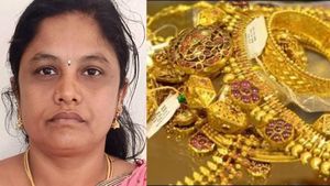 சர்க்கரையாய் பேசின தேனி ரேவதி.. உடனே சபலப்பட்டுட்ட ஜவுளி வியாபாரி.. என்னாது, 125 சவரன் தங்க நகைகளா?