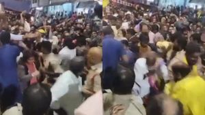 திருப்பதி கூட்ட நெரிசலில் சேலம் பெண் பக்தர் உள்பட 6 பேர் பலி.. அடுத்தடுத்து மூச்சுத்திணறி இறந்தனர்