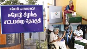 ஈரோடு கிழக்கு இடைத்தேர்தல்: வீடு வீடாக சென்று தபால் வாக்குகள் சேகரிப்பு- வாக்களித்த 95 வயது மூதாட்டி 