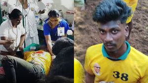  அவனியாபுரம் ஜல்லிக்கட்டில் 3 காளைகளை அடக்கிய வீரர் மணிகண்டன் காயம்! போட்டியில் இருந்து விலகல்