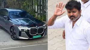 Vijay Visit Parandur: சென்னை நீலாங்கரையிலிருந்து பரந்தூர் புறப்பட்டார் விஜய்! யாருக்கெல்லாம் அனுமதி தெரியுமா? 