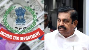  எடப்பாடி பழனிசாமியின் அக்கா மகன் அலுவலகத்தில் ஐ.டி ரெய்டு.. 2வது நாளாக சுற்றி வளைத்த அதிகாரிகள்!