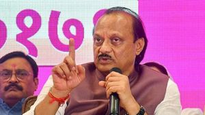 பாஜக கூட்டணியில் பிளவு- டெல்லியில் அஜித்பவார் தேசியவாத காங்கிரஸ் தனித்துப் போட்டியிட முடிவு? 