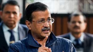 மாணவர்களுக்கு மெட்ரோ கட்டணத்தில் தள்ளுபடி, இலவச பேருந்து.. ஆம் ஆத்மியின் சூப்பர் அறிவிப்பு 