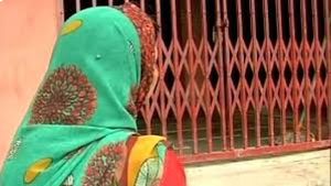 சூனியக்காரி என குற்றச்சாட்டு.. 77 வயது மூதாட்டியை சிறுநீர் குடிக்க வைத்த அவலம்! 