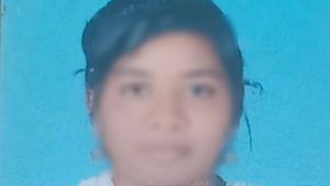  24 வயசு தான் ஆகுது.. திருவள்ளூர் பெரியபாளையத்தில் தடுமாறிய வினோதினி.. பக்கத்து வீட்டு பையன் மிஸ்ஸிங்