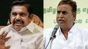 அறிவித்ததுமே ஒத்திவைக்கப்பட்டது எடப்பாடி சுற்றுப் பயணம்! 10 நாள் கழித்துதான் டூர்.. அறிவித்த வேலுமணி