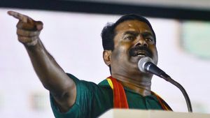 திமுகவையும் சேர்த்து நாங்கதான் வளர்க்க வேண்டியிருக்கு - கோவையில் சீமான் 