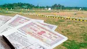  கரூரில் புறம்போக்கு நிலத்துக்கு பட்டா.. வனநிலமாக மாற்றணுமா? இதுக்கு பேர்தான் பொதுநலன்? மதுரை நீதிபதி