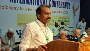 பாஜக புது வியூகம்.. டெல்லியில் விரைவில் சர்வதேச திருக்குறள் மாநாடு: மத்திய அமைச்சர் எல். முருகன் 