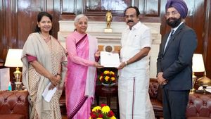 100 நாள் வேலை-மத்திய பாஜக அரசு தர வேண்டிய ரூ.1,056 கோடி- நிர்மலா சீதாராமனை சந்தித்த தங்கம் தென்னரசு!