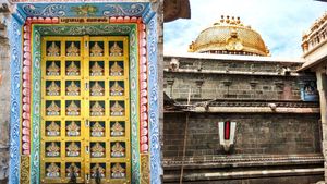  ஸ்ரீரங்கம் ரெங்கநாதர் கோவில் சொர்க்கவாசல் திறப்பு.. திருச்சிக்கு போக போறீங்களா.. அறிய வேண்டியவை 
