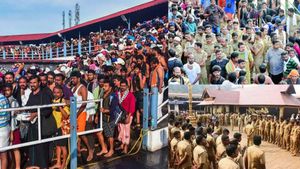 மகரஜோதி தரிசனம்: ஐயப்பனைக் காண குவியும் பக்தர்கள்.. களத்தில் இறங்கும் 5 ஆயிரம் போலீஸார் 